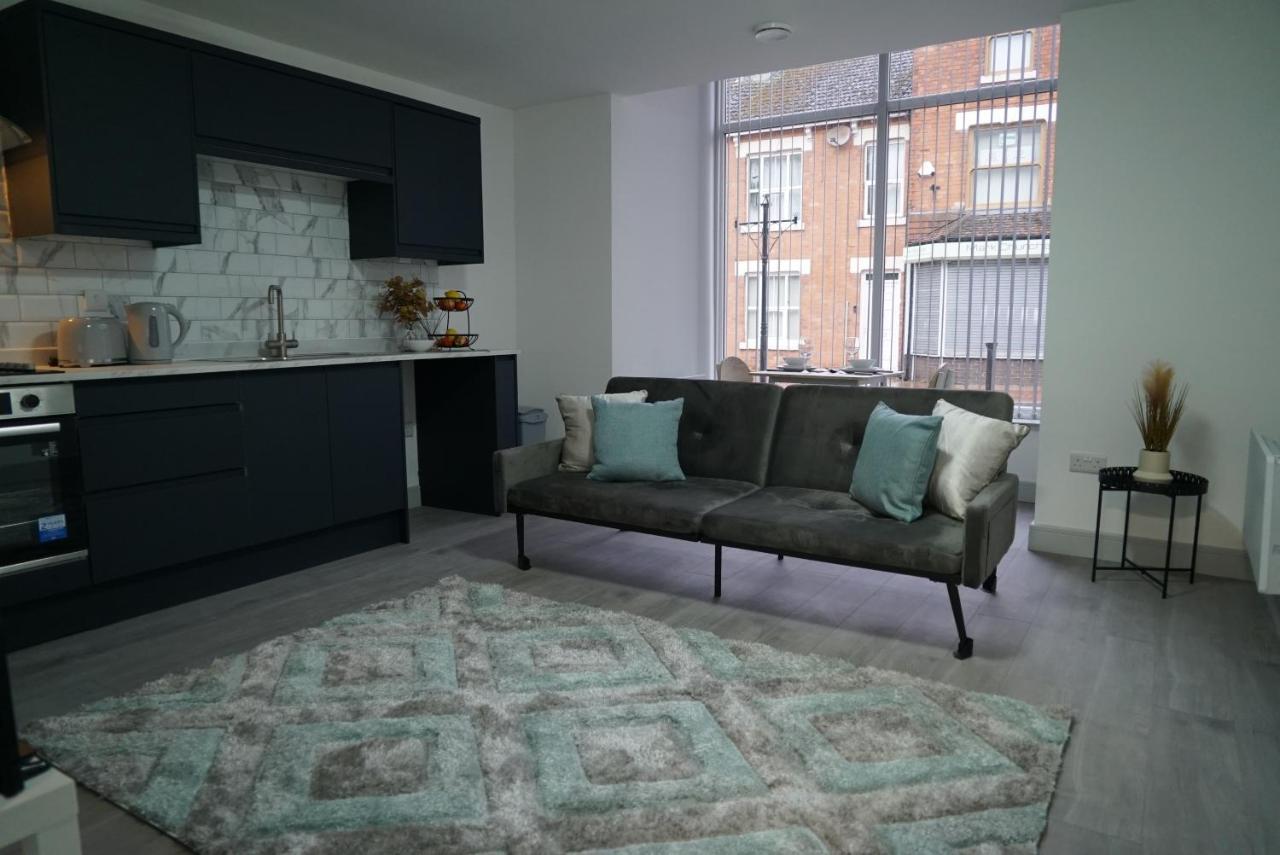 1 & 2 Bed - Desborough, Kettering, Free Parking, Free Wifi *